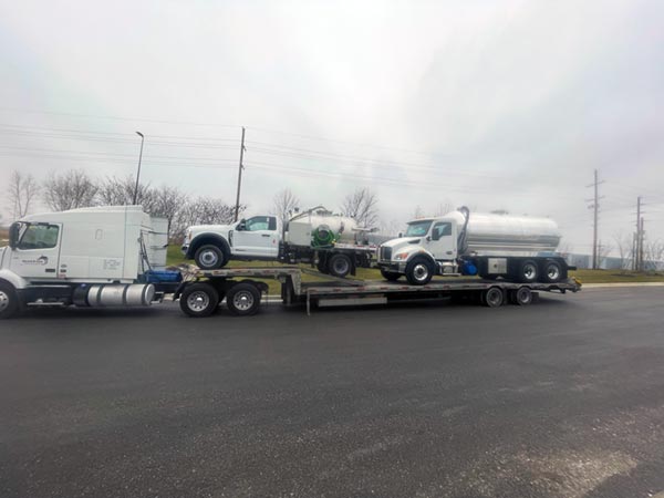 Dodge 5500 4X4 with Stainless Steel portable toilet unit designed for harsh Canadian climates and new KW with 4200 USG aluminum tank and big vac pump.